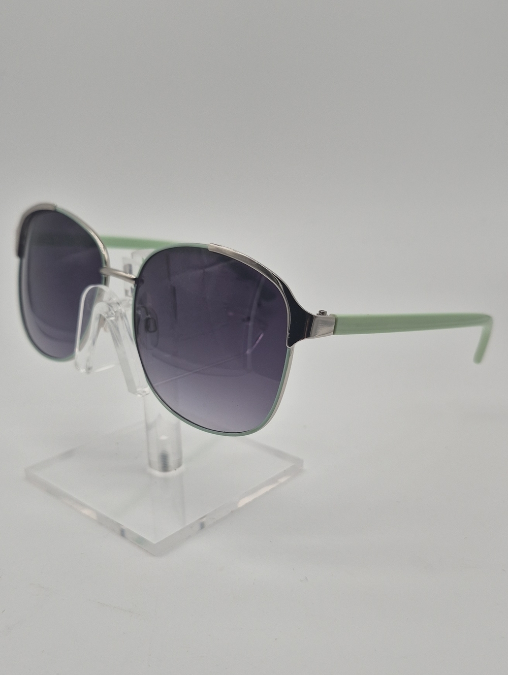 Guess Women's Sunglasses with Mint Green Temples and Gradient Gray Lenses